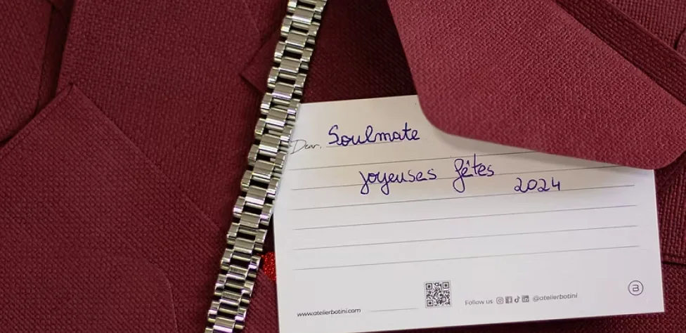 Offrir un bijou gravé : un cadeau intemporel